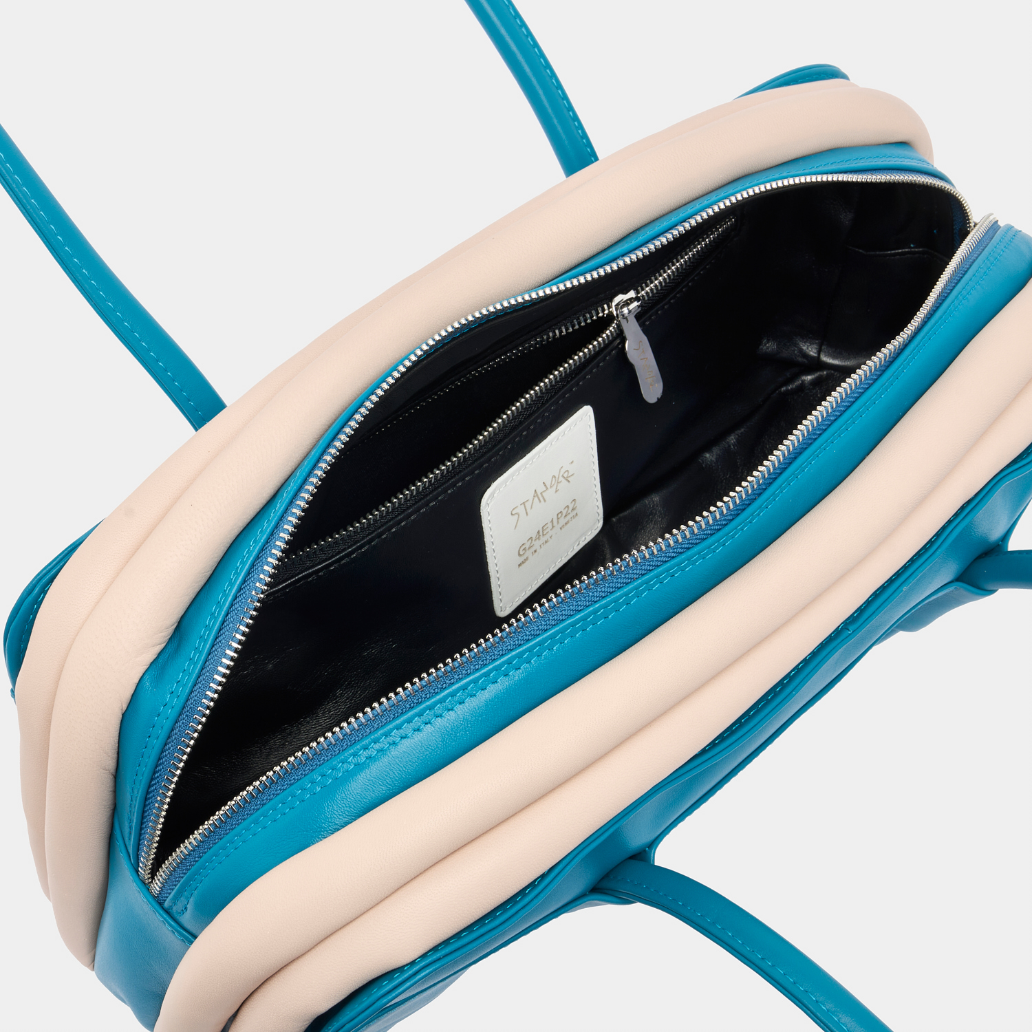 p58-leather-bag_stander-indossato2